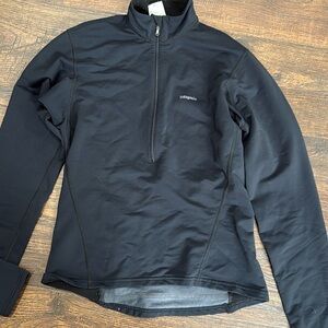 Patagonia women’s black half zip. Size medium.